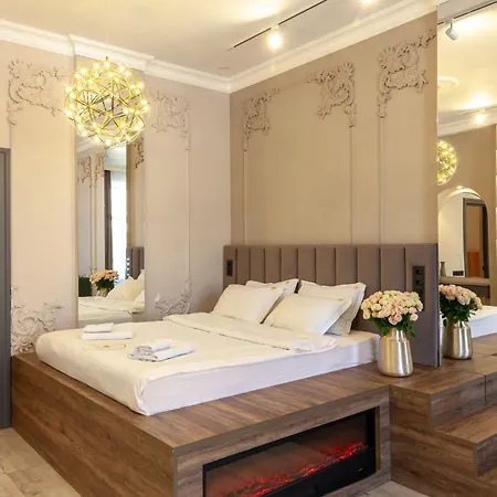 Royal Apartment On Gorodotska 33 Street Lviv Exterior photo