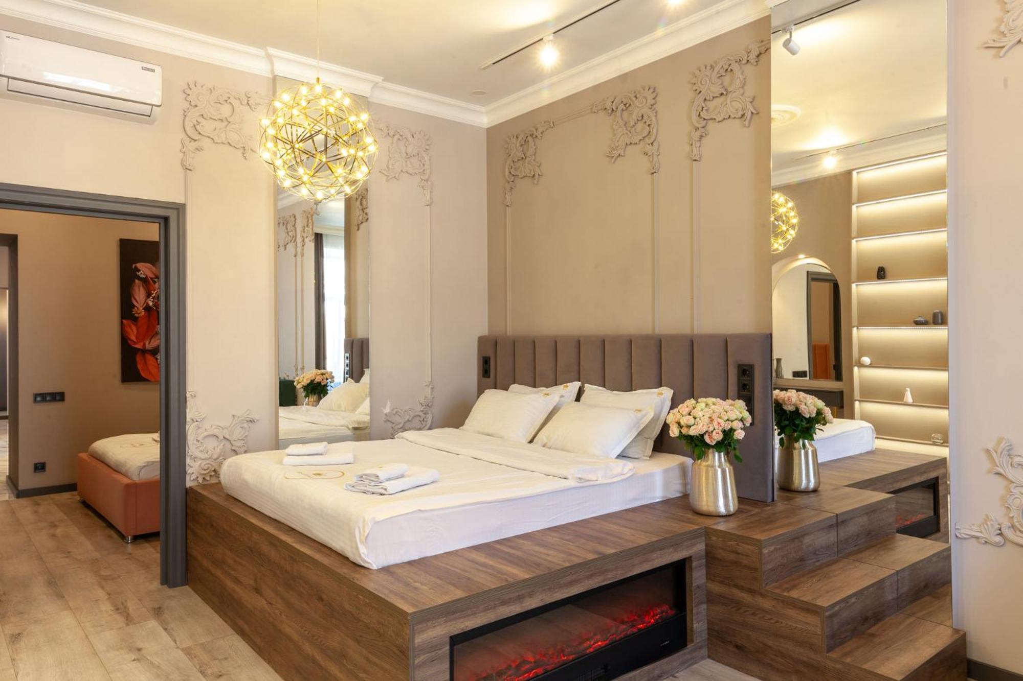 Royal On Gorodotska 33 Street *