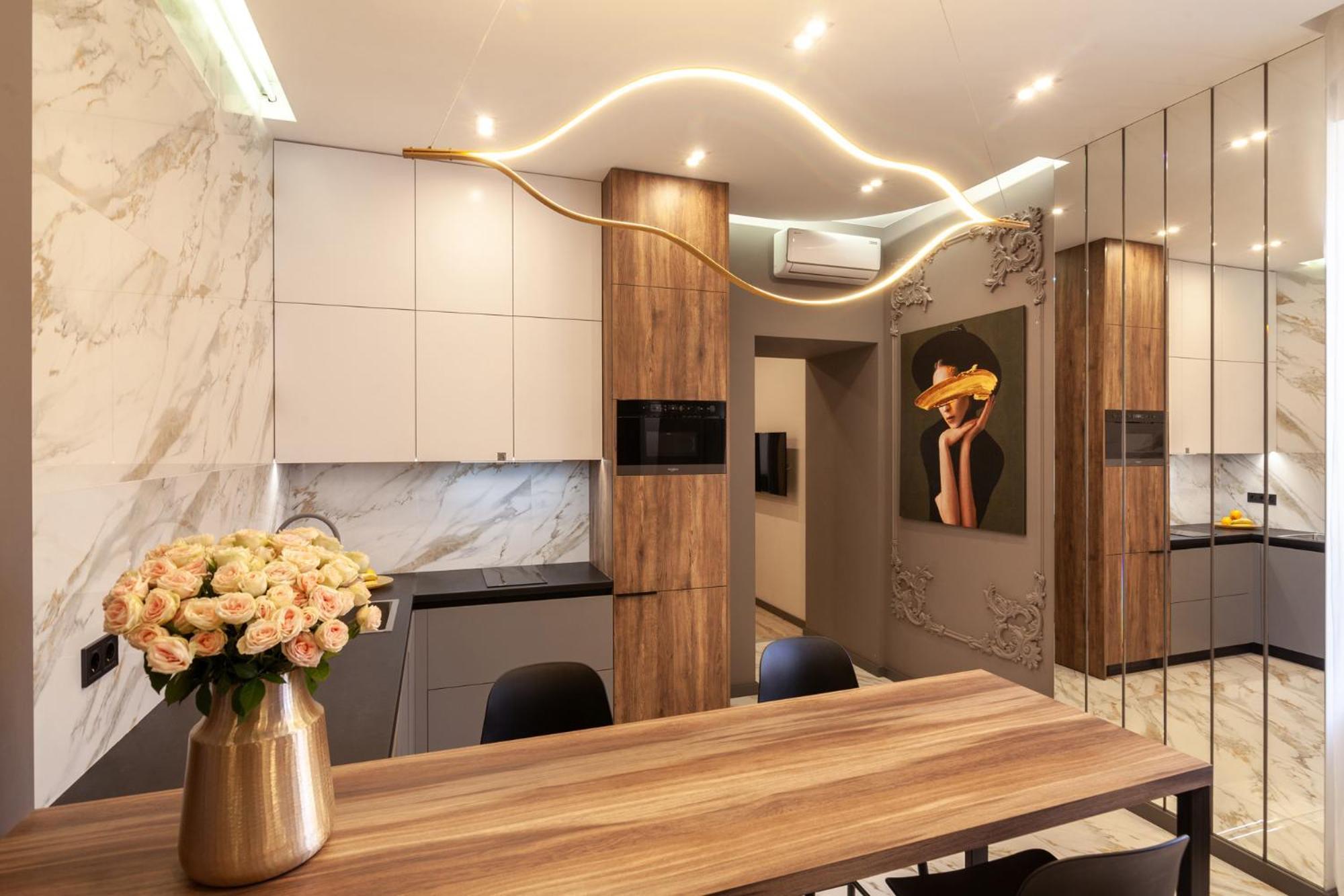 Royal On Gorodotska 33 Street * Lviv